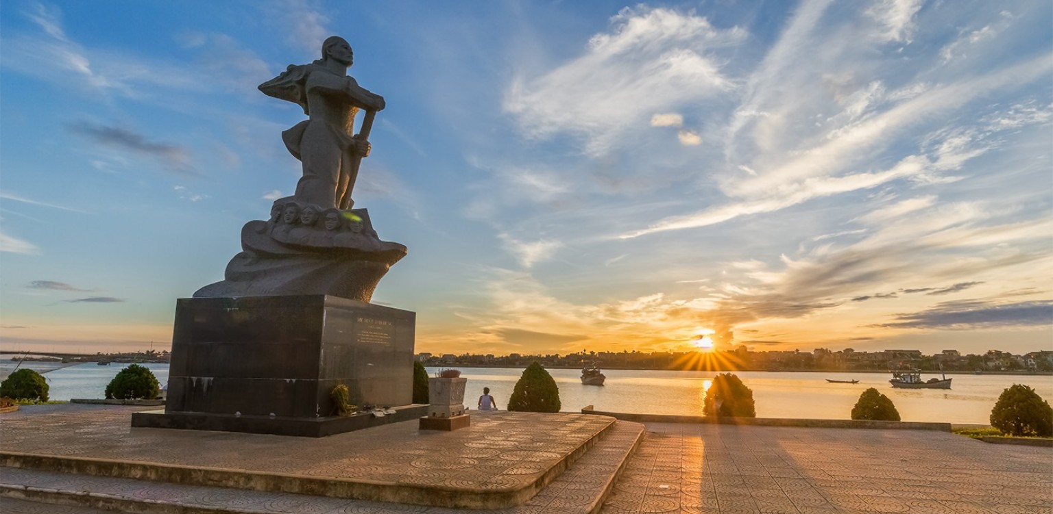 Tượng đài Mẹ Suốt, Phong Nha Tourism